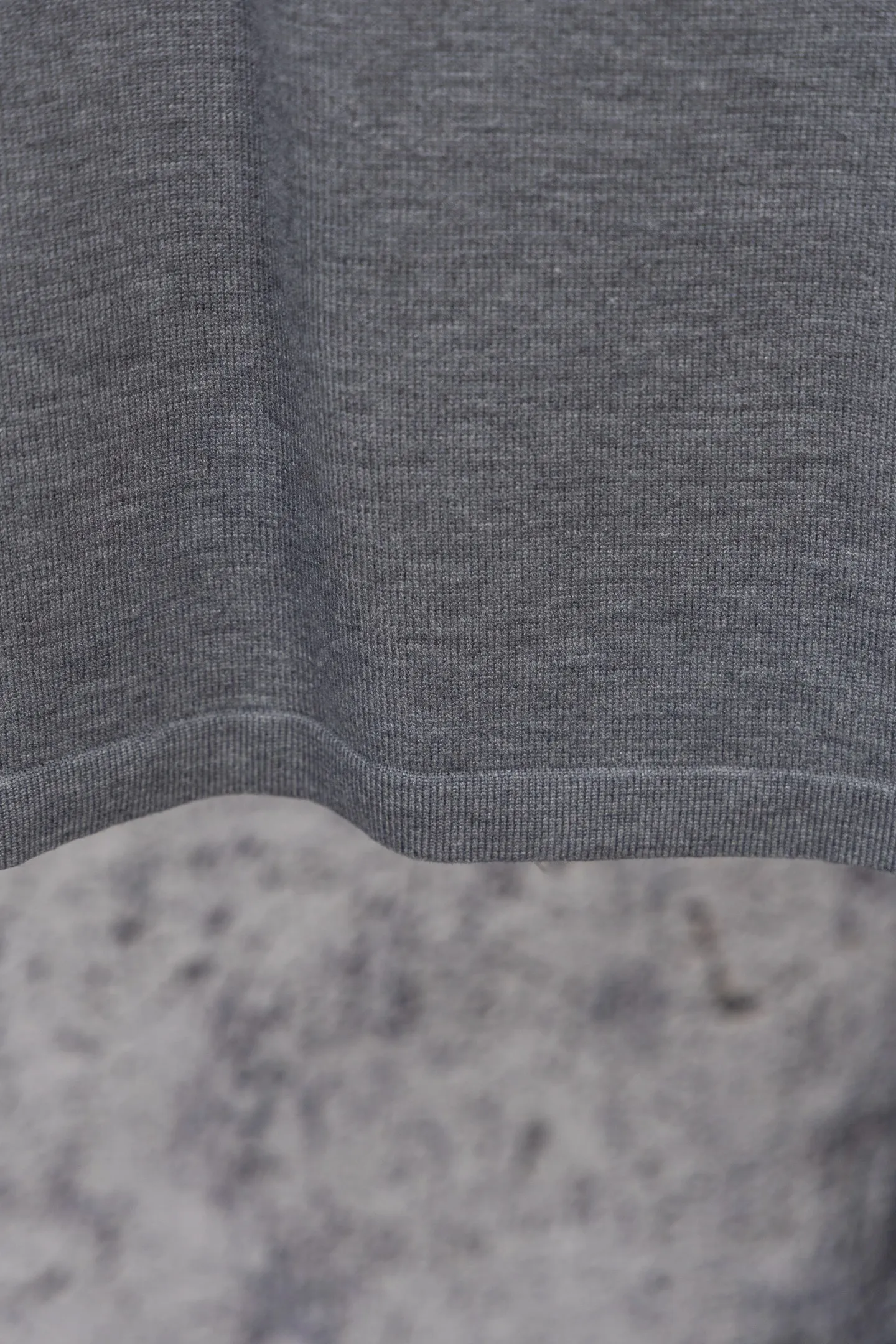P190 Chrome Hearte/Chrome Heart 25SS CH fall raglan color-blocked round neck T-shirt long sleeves, classic horseshoe Sanskrit print, inner wear, pure cotton fabric is close to the body and very comfortable, simple but not simple, be careful. I love the style, it is still simple and loose, oversize style, comfortable fabrics and loose and friendly tailoring. The long-sleeved T-shirt is so easy to wear, especially in a season like the beginning of spring. If you don’t know what to wear, then it is the best choice. The version that you can wear with your eyes closed. Color: Gray White Size: SML